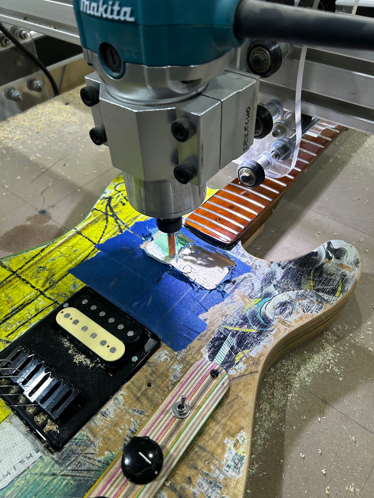Cuerpo de la Skatecaster siendo trabajado en la CNC