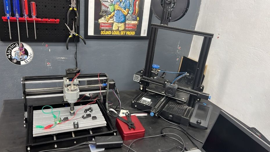 CNC utilizada en Bujía Project Music para fabricar PCBs