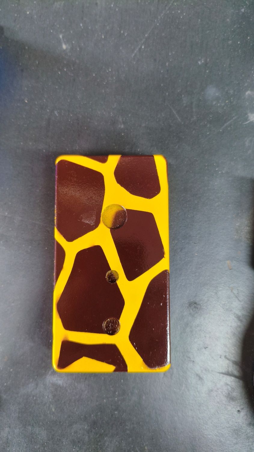 Gabinete del Boost pintado con el patrón inspirado en Bujía
