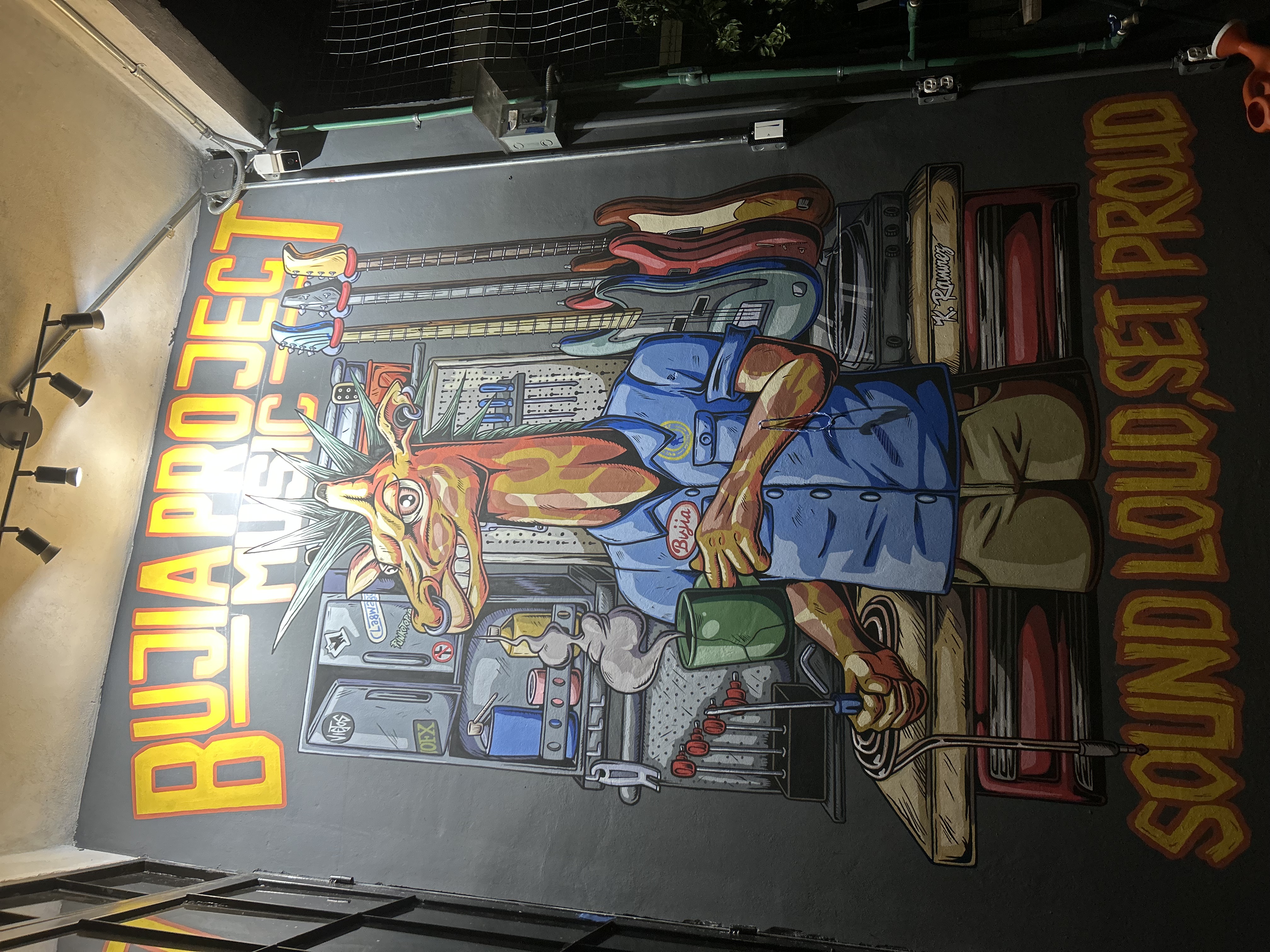 Mural en la entrada