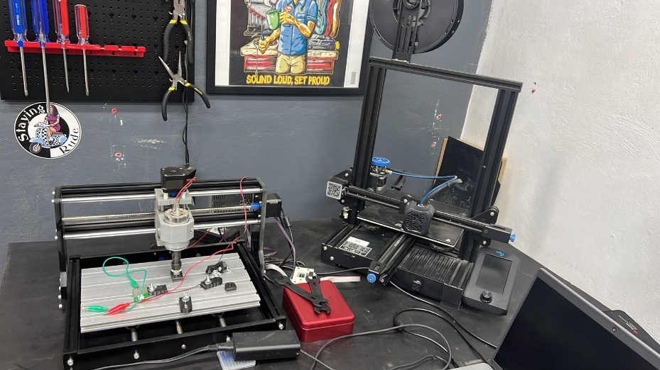 CNC utilizada en Bujía Project Music para fabricar PCBs